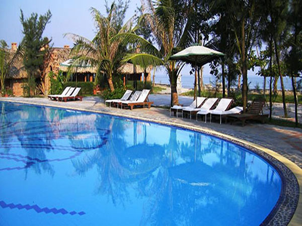 Bể bơi Vạn Chài Resort Sầm Sơn